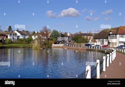 pond   picturesque village  lindfield west sussex england