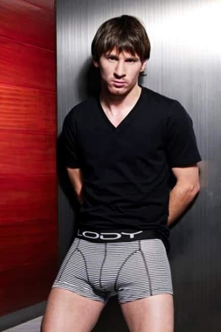 Lionel Messi Pose For A Hot Pic Check Out Soccer Player Lionel Messi