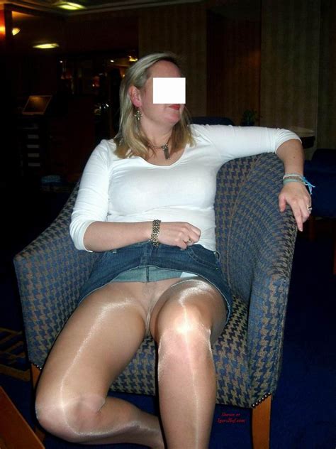 candid pantyhose wife bobs and vagene