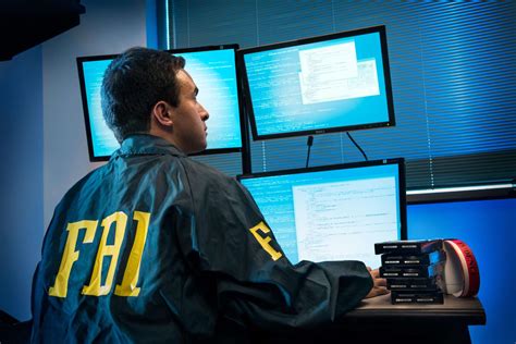 cybercriminals  access  personal data  thousands police  fbi