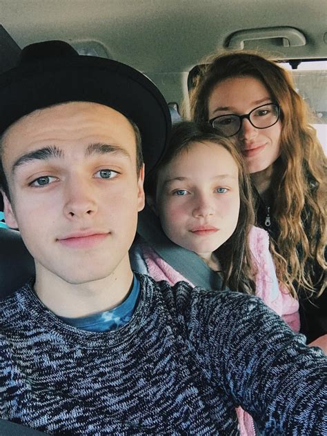 Pin By Ahhhhhh On Jonah Marais Roth Frantzich Jonah Marais Siblings