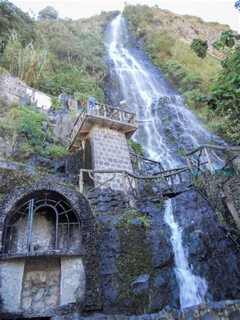 baños ecuador a thriving tourist town with hot springs and miracle