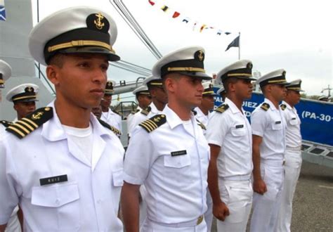 crucero de instrucción militar para guardiamarinas “verano