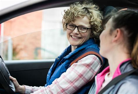 maxine peake stuns three girls viewers with powerful performance as