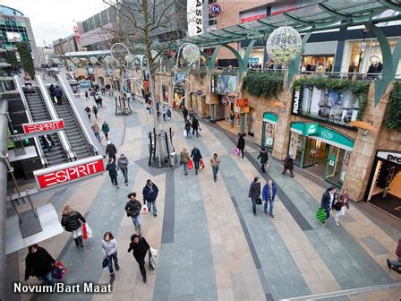 de omzet van voedingswinkels daalde met zes procent zowel supermarkten als speciaalzaken zagen