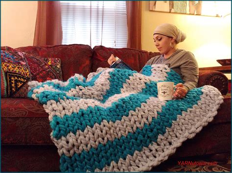 knitting tutorial finger knitting  fluffy hugs chunky blanket