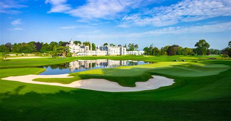 stunning golf courses   world