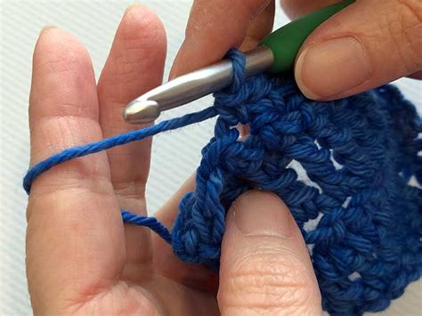 crochet   hold  yarn knotions