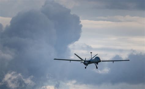 drones militares chinos cruzan por primera vez la linea media del estrecho de taiwan el diario ny