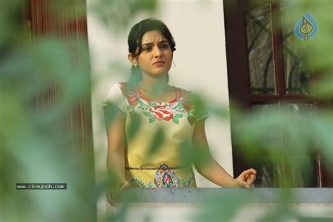 naveena saraswathi sabatham tamil movie stills photo 50 of 59