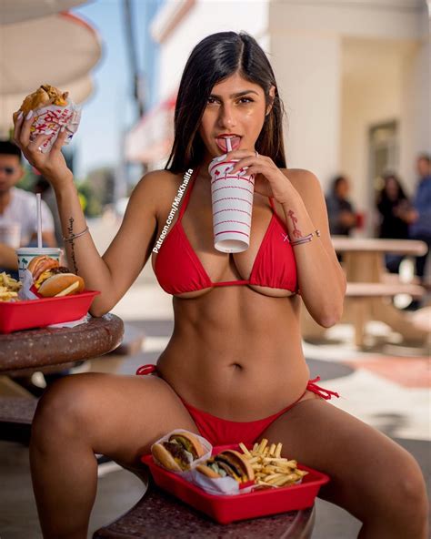 Mia Khalifa Enjoying A Pornographic Hamburger