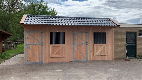 stallen met kaderdeuren horsestables de paardenstallen specialist