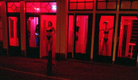 Amsterdam To Ban Tours From Red Light District S Sex Shop Windows