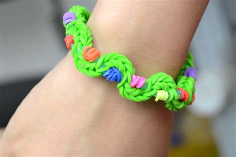 twisty rubber band bracelet fun family crafts