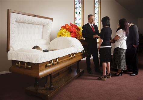 funeral etiquette rules  guest  follow funeral service