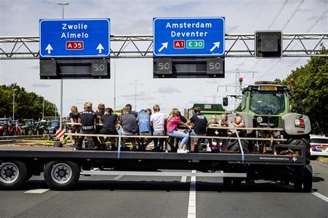 boerenprotesten  nederland leiden tot levensgevaarlijke acties de