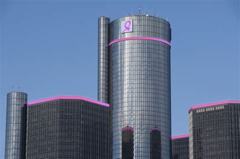 gm headquarters turns pink  fight  cancer autoevolution