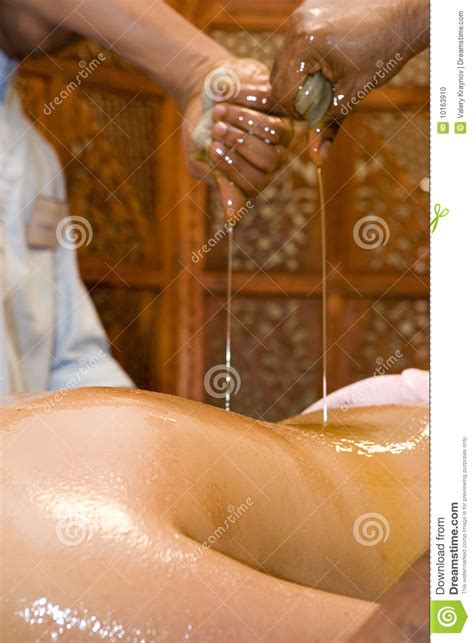de indische massage van het olielichaam stock foto afbeelding 10163910