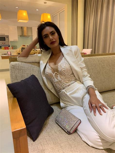 Esha Gupta S Boss Lady Vibes Are Bold And Beautiful Missmalini