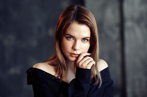 Look Face Pose Background Model Hand Portrait Makeup Hairstyle