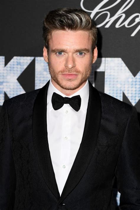 Richard Madden Gets Fans Hot Under The Collar With