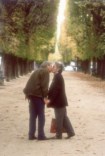 elderly couple kissing in the garden of luxemburg