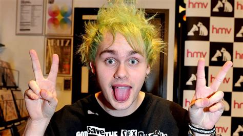 From Red To Green To Gray See 5sos’ Michael Clifford’s Hair