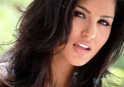 Top 50 Hot Sunny Leone Wallpapers