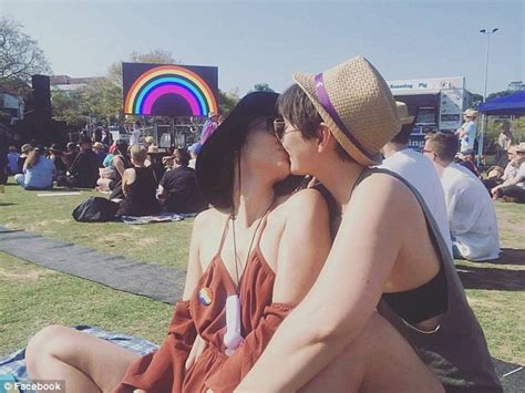 brisbane lesbian couple shocked as nz baker won t make wedding cake daily mail online