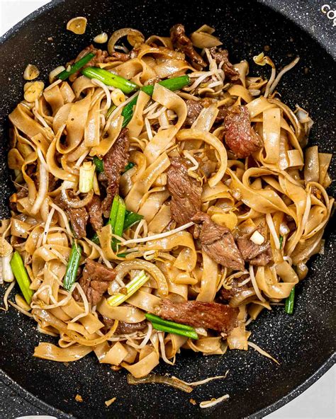 beef chow fun   black wok