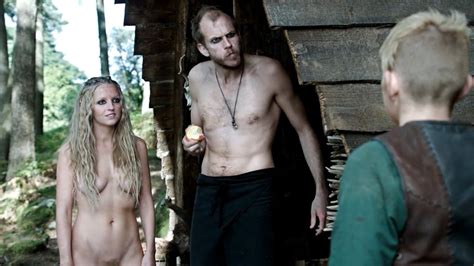 maude hirst nuda ~30 anni in vikings