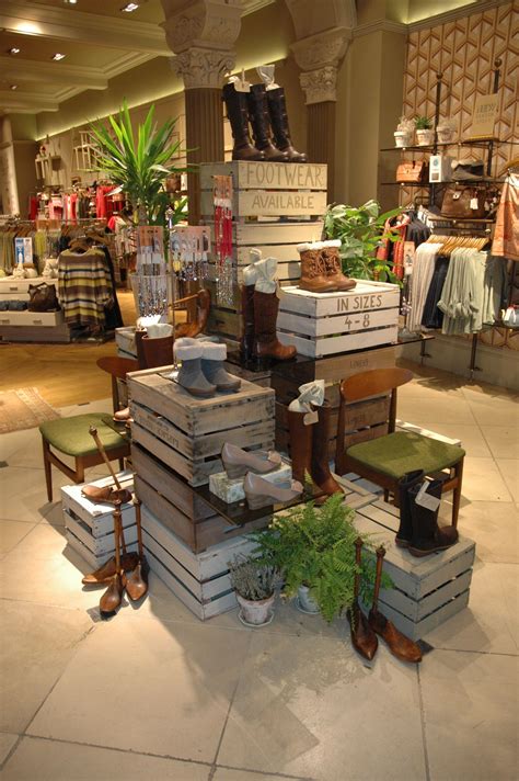 footwear visual merchandising gift shop displays store displays