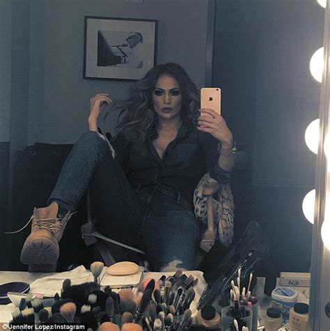 Jennifer Lopez Goes Braless And Displays Her Ample Cleavage In Very Low