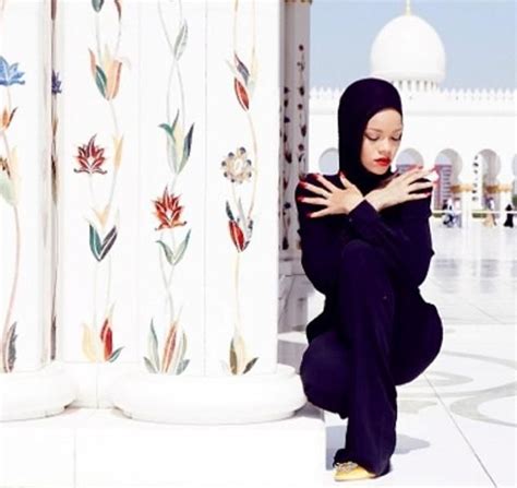 Rihanna Kicked Out Of Famed Abu Dhabi Mosque Over Racy
