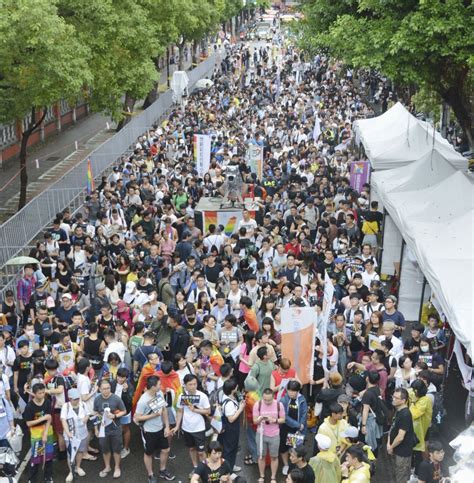 Taiwan Becomes 1st Place In Asia To Legalize Same Sex Marriage