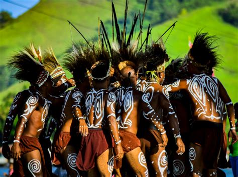 kekayaan tradisi  budaya papua kabarapikcom