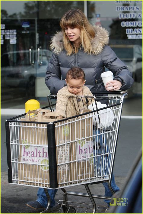 ellen pompeo grocery shopping with stella photo 2509609
