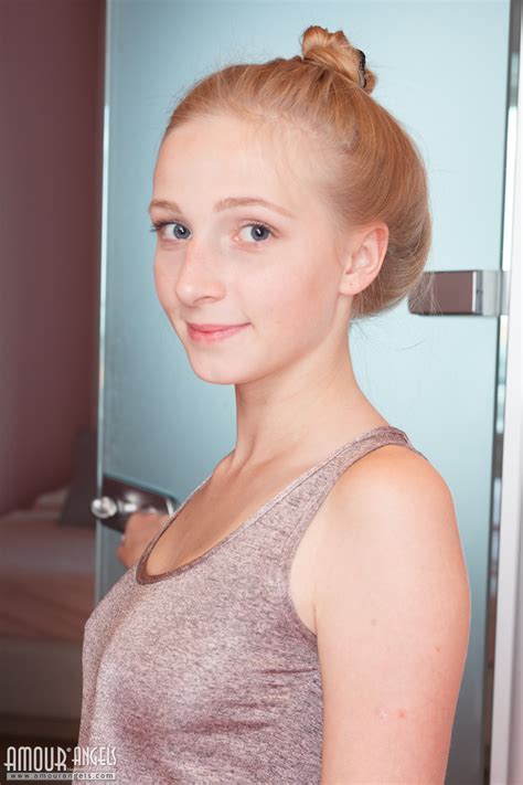 beautiful blonde teen nakedteen photos