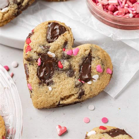 easy heart shaped chocolate chip cookies bake bacon