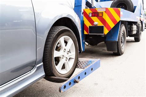 types  tow trucks differences  benefits