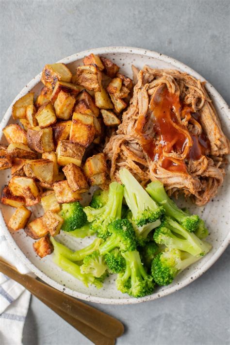 crockpot pulled pork recipe healthy  clean eating couple