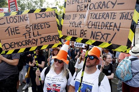 crowds gather  uk cities  protest johnsons brexit plans news