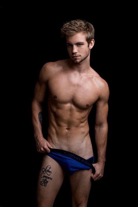 ravishing male model dustin mcneer from antm cycle 22 builds up his portfolio with an eye