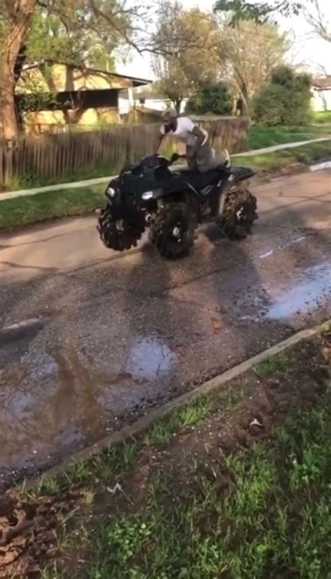 dumpert stuntklooien op de quad