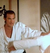 Résultat d’image pour Aïkido Avec Steven Seagal. Taille: 176 x 185. Source: www.youtube.com