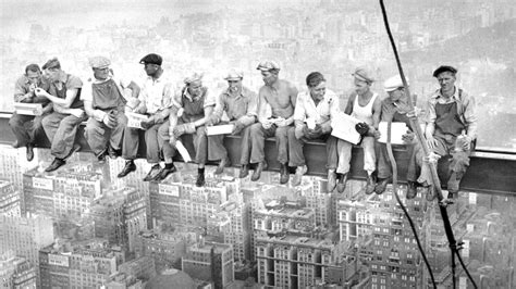 foto mitiche il pranzo degli operai  cima al grattacielo artribune