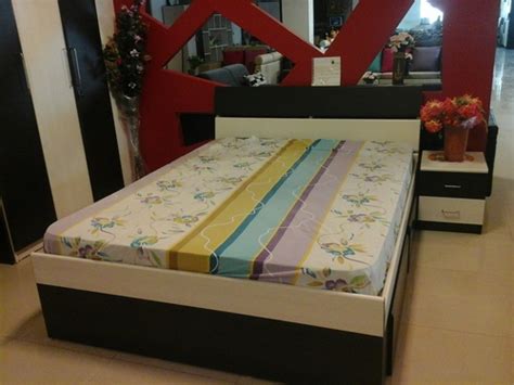 queen size bed   price  vadodara gujarat target furniture pvt