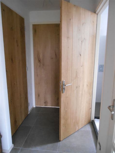 de eiken deuren op de overloop azulejos  banos modernos puertas interiores de madera
