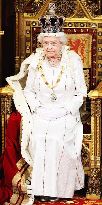 queen elizabeth royal style her monochrome looks all
