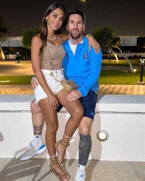 6 Gaya Seksi Istri Messi Antonella Roccuzzo Wags Argentina Paling Hot